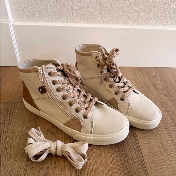 Taos High-Top Canvas Sneakers in Beige and Tan NWT, size 9. - Picture 3 of 9